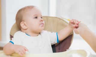 宝宝吃完奶总是打嗝 宝宝吃完奶总是打嗝